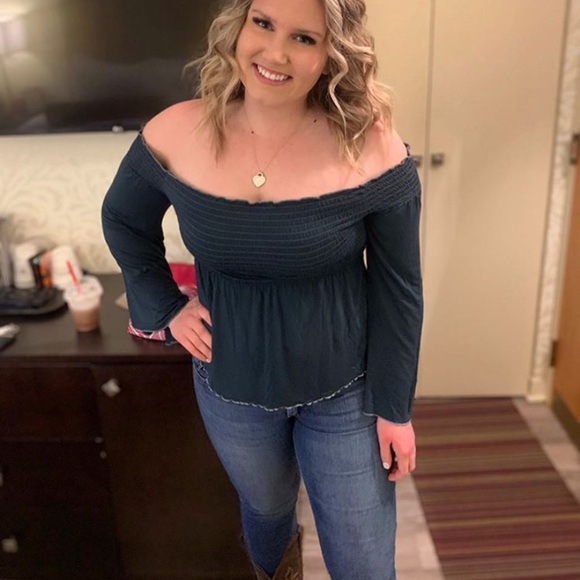 American Eagle off the Shoulder top - Picture 1 of 1